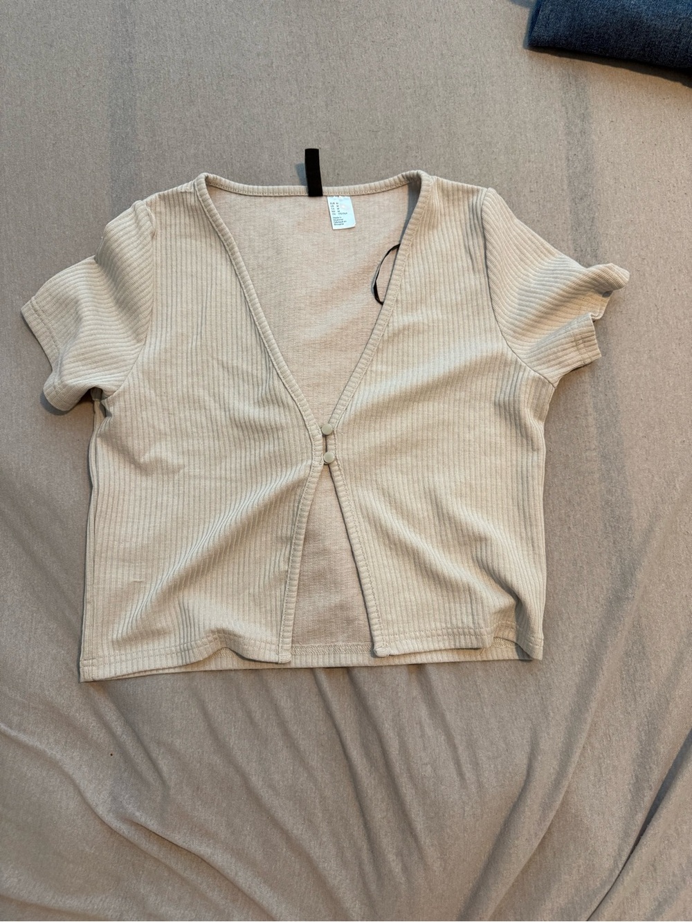 H&M Ribbed V-Neck Single Button Crop Top - Beige